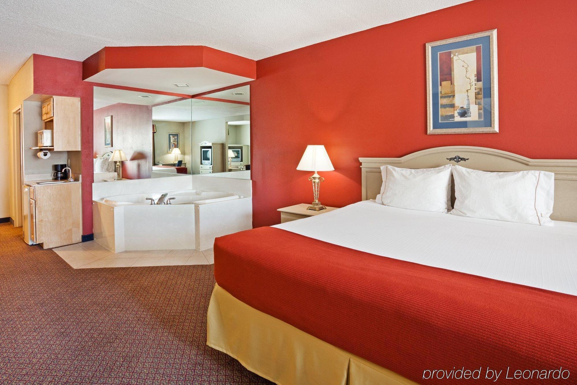 Holiday Inn Express Hotel & Suites London By Ihg Habitación foto