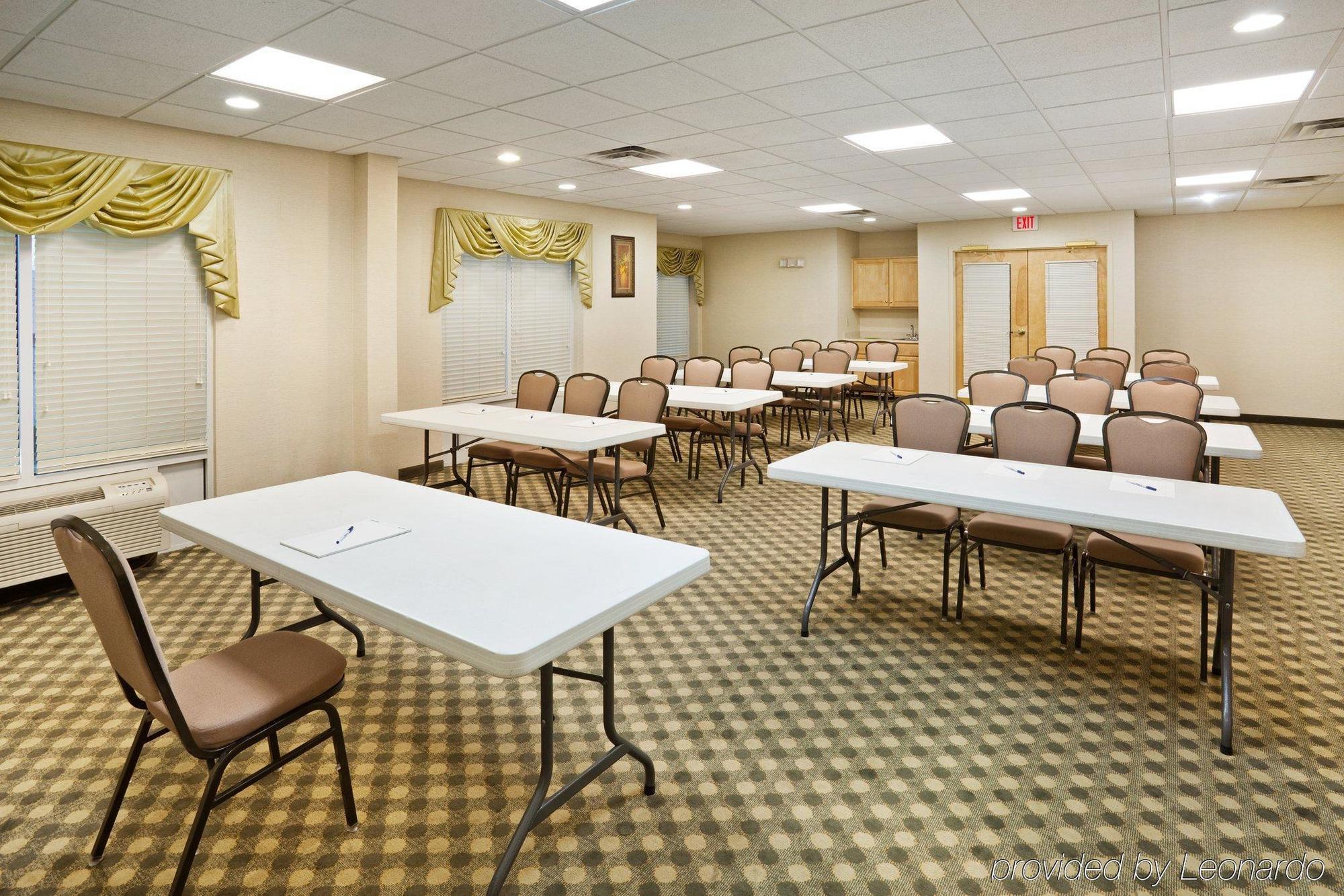 Holiday Inn Express Hotel & Suites London By Ihg Facilidades foto